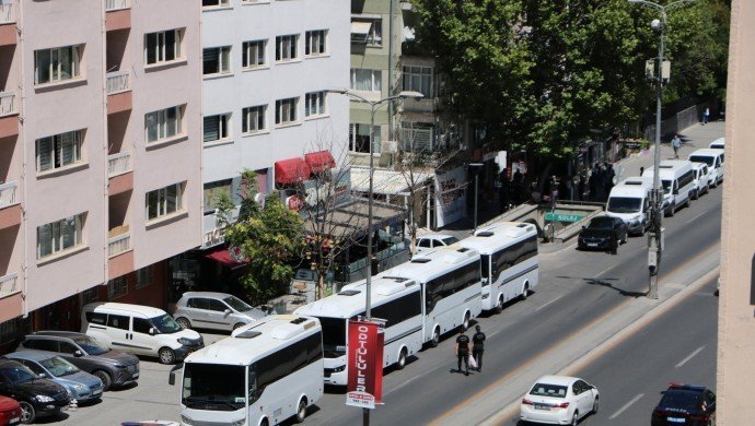 Memurların Erdoğan’la görüşme talebi yanıtsız kaldı: Yürüyüş polis ablukasıyla engellendi