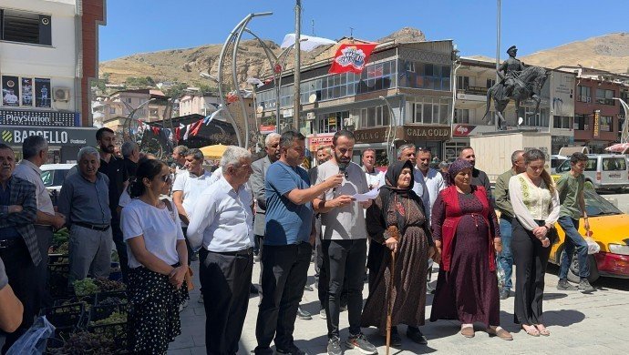 Hakkari'de su kesintileri protesto edildi