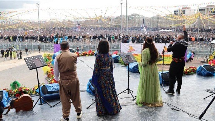 Agirê Jiyan’ın ezgileri 23 yıl sonra Diyarbakır Newrozu’nda yankılandı