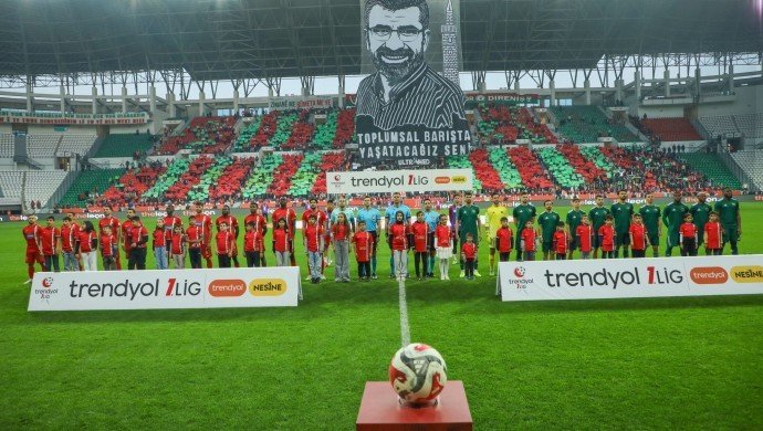 Amedspor’dan Tahir Elçi kareografisi