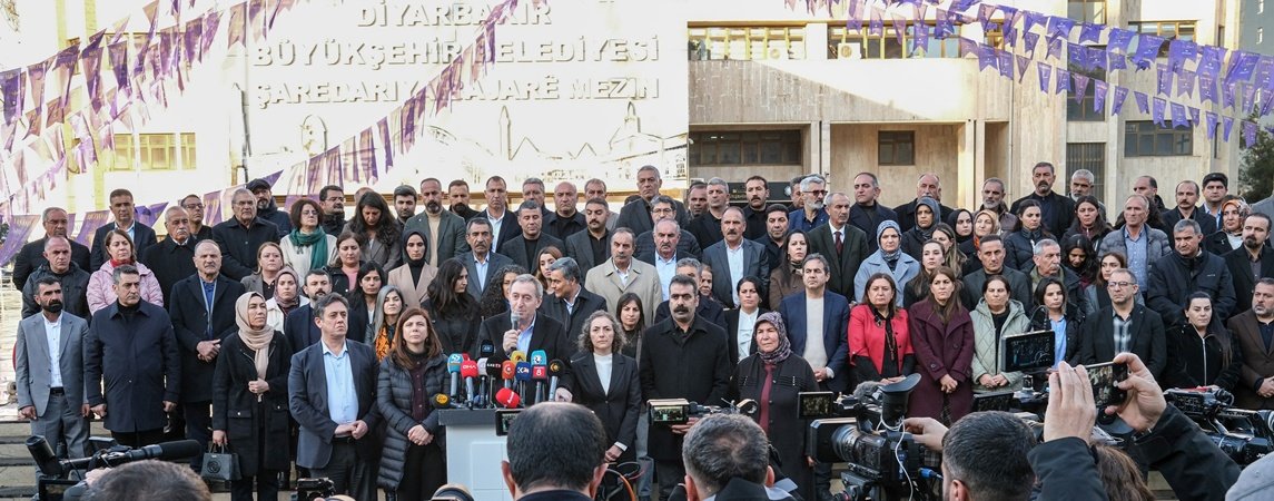 Diyarbakır'da Eşbaşkanlar iktidara kayyımların geri çekilmesi çağrısı yaptı