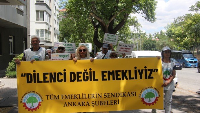 Ankara’da emekliler TÜİK’e yürüdü: Elini cebimizden çek!