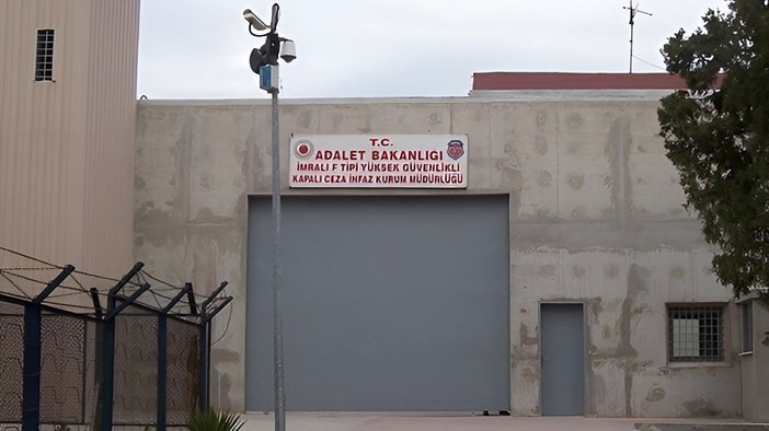 İmralı Heyeti Öcalan ile görüşmek için adaya doğru yola çıktı 