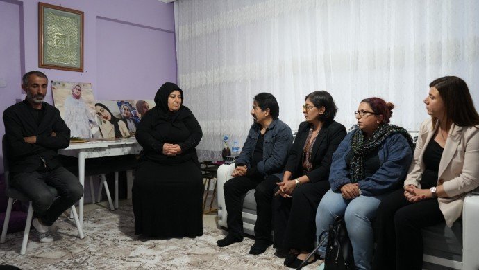 Koma Amed Rojin’in ailesini ziyaret etti