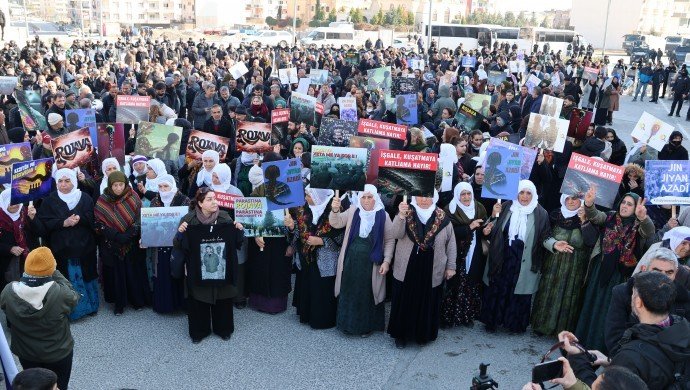 Newroz Uysal: Kürtler Rojava’yı yalnız bırakmayacak