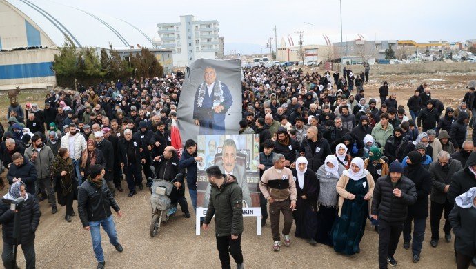 Selim Sadak toprağa verildi